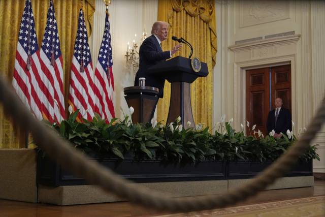 도널드 트럼프 대통령이 22일 워싱턴 백악관에서 공화당 소속 연방 의원들을 환영하는 연설을 하고 있다. AP연합뉴스