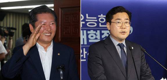 더불어민주당 대표직 출사표를 던진 정청래 의원이 6월 24일 오후 서울 여의도 국회에서 열린 의원총회 참석 전 입구에서 의원들에게 인사를 하고 있다(왼쪽). 동아DB | 6월 23일 박찬대 전 더불어민주당 원내대표가 서울 여의도 중앙당사에서 기자회견을 열고 당대표 출마 선언을 하고 있다. 동아DB