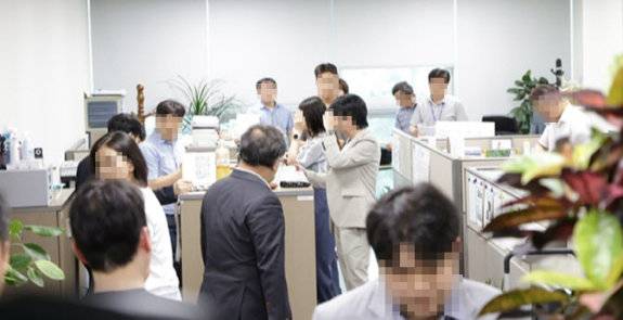 김건희 특별검사팀이 7월 8일 국회 의원회관 윤상현 국민의힘 의원실에서 압수수색을 진행하고 있다. 동아DB