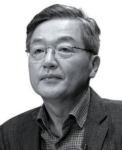 이한우&nbsp;논어등반학교장