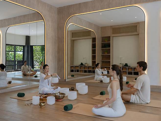 발리 전통 악기 공을 활용한 사운드 테라피. 사진제공|팜투어