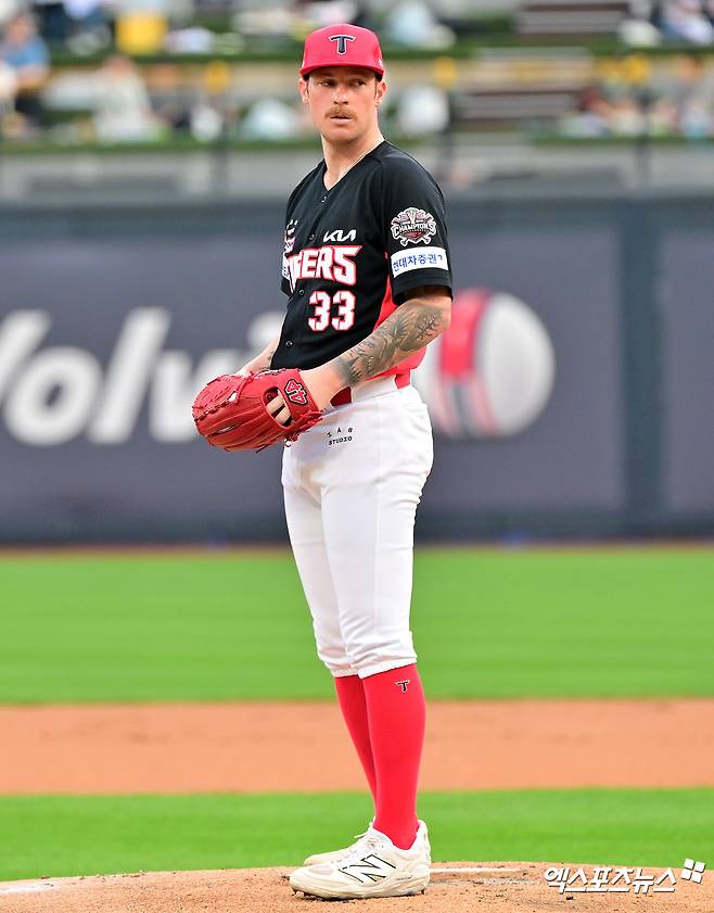 KIA 타이거즈 외국인 투수 아담 올러가 25일 부산 사직야구장에서 불펜 피칭을 실시, 1군 복귀 준비에 돌입했다. 사진 엑스포츠뉴스 DB