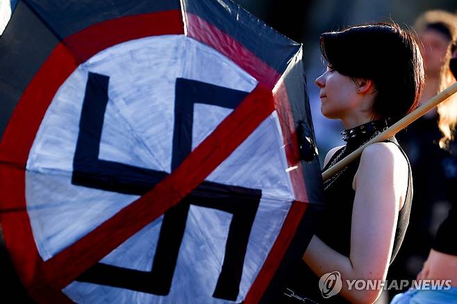 극우 반대 집회의 하켄크로이츠 [AFP 연합뉴스 자료사진. 재판매 및 DB 금지]