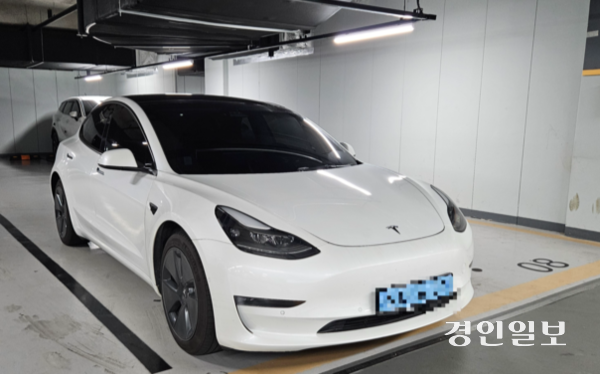 수원의 한 중고차 매매단지 내에 전기차가 전시돼있다. 2025.7.24 /김지원기자 zone@kyeongin.com