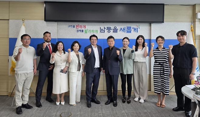 ▲ 최근 인천 남동구청에서 박종진 국민의힘 인천시당위원장과 박종효 구청장이 기념사진을 촬영하고 있다. /사진제공=국민의힘 인천시당