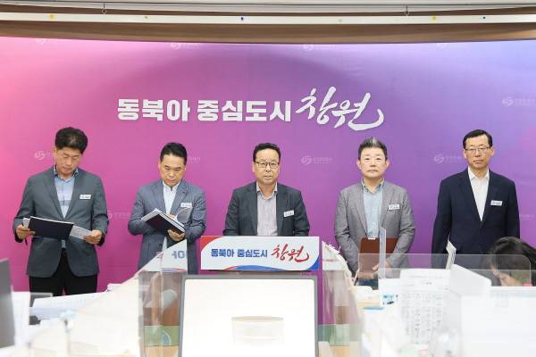 창원시 교통건설국은 지난 22일 시청 프레스센터에서 정례브리핑을 열었다. / 창원시