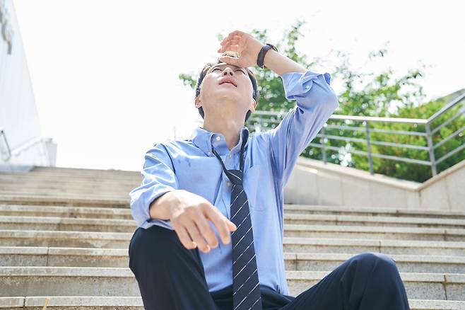 폭염에 컨디션 난조를 호소하는 사람들이 많다. [사진=게티이미지뱅크]