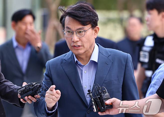 공천 개입 의혹을 받는 윤상현 국민의힘 의원이 27일 서울 종로구에 마련된 김건희 특검팀(특별검사 민중기) 사무실로 조사를 받기 위해 출석하고 있다. 2025.7.27/뉴스1 ⓒ News1 김도우 기자