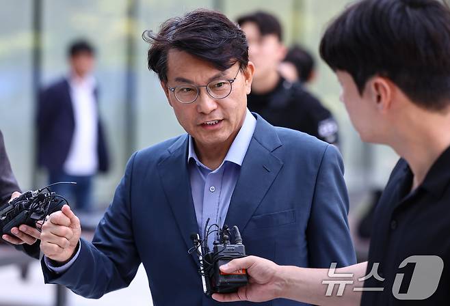 공천 개입 의혹을 받는 윤상현 국민의힘 의원이 27일 서울 종로구에 마련된 김건희 특검팀(특별검사 민중기) 사무실로 조사를 받기 위해 출석하고 있다. 2025.7.27/뉴스1 ⓒ News1 김도우 기자