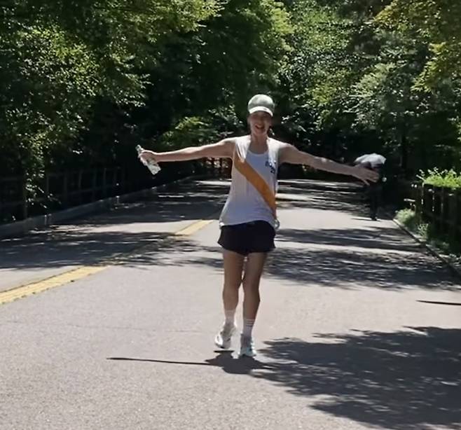 션에게 달려가는 정혜영. 션 인스타그램.