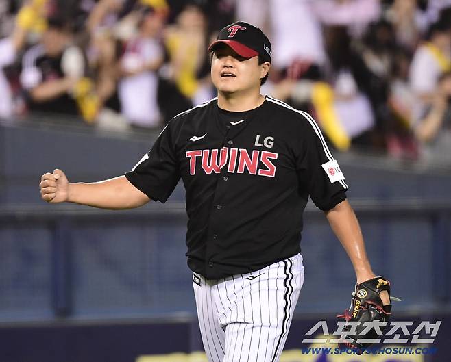 26일 잠실구장에서 열린 두산과 LG의 경기. LG가 두산에 승리하며 6연승을 기록했다. 경기 종료 후 기뻐하는 LG 장현식. 잠실=송정헌 기자songs@sportschosun.com/2025.07.26/