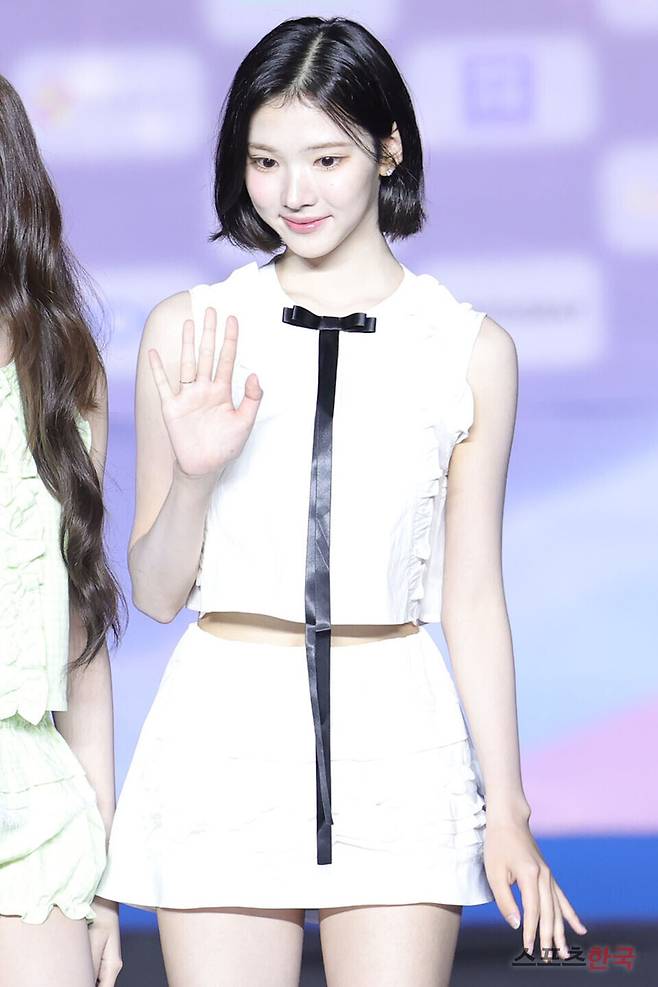 2025 SBS 가요대전 썸머 블루카펫 행사에 참석한 그룹 하츠투하츠 지우. 25.7.27 ⓒ이혜영 기자 lhy@hankooki.com