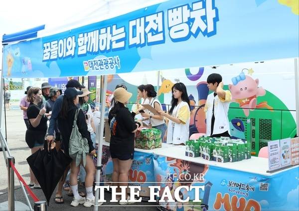 지난 26일과 27일 보령 머드축제 현장에서 '대전 빵차 시즌 2'가 운영되고 있는 모습 /대전시