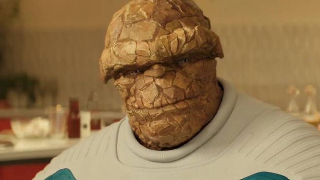 영화에는 에본 모스-바크라흐가 씽의 캐치프레이즈 "박살낼 시간이다!"를 외치는 장면이 반복된다