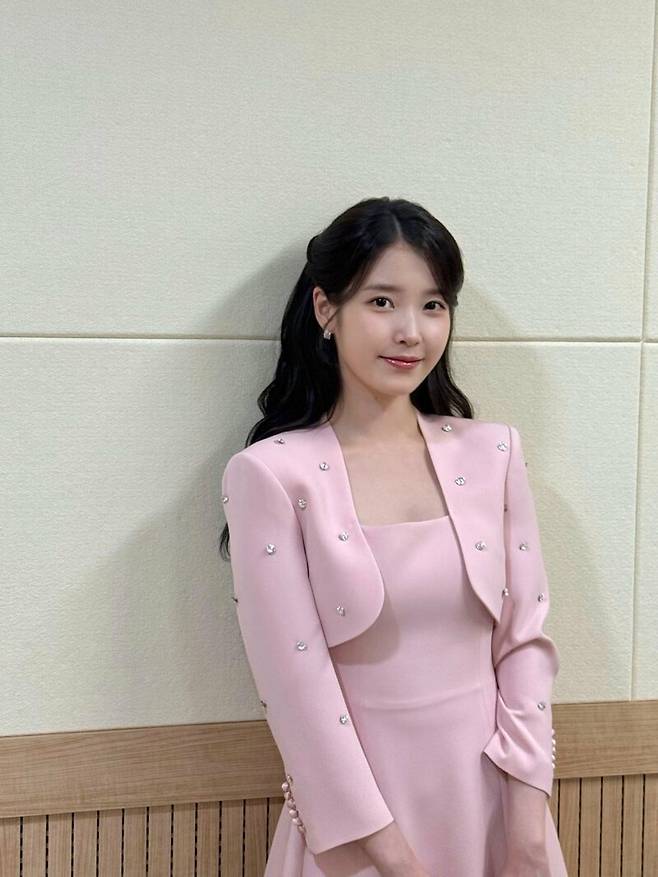 아이유 인천공항본부세관 홍보대사 위촉식