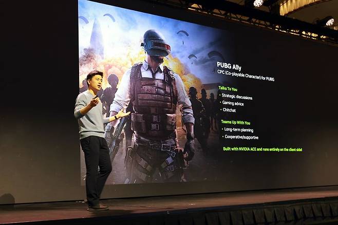 이강욱 크래프톤 딥러닝본부장이 CES 2025에서 CPC에 대한 발표를 진행했다. ‘CPC(Coplayable Character)’는 NPC가 실시간으로 상황을 평가하고 플레이어와 감정·협력을 기반으로 상호작용하는 실전형 AI 에이전트다. 크래프톤 제공