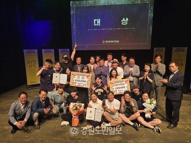 ▲ 춘천연극제 시상식이 지난 26일 열린 가운데 조이컬쳐스의 ‘사랑해 엄마’가 대상을 차지했다.