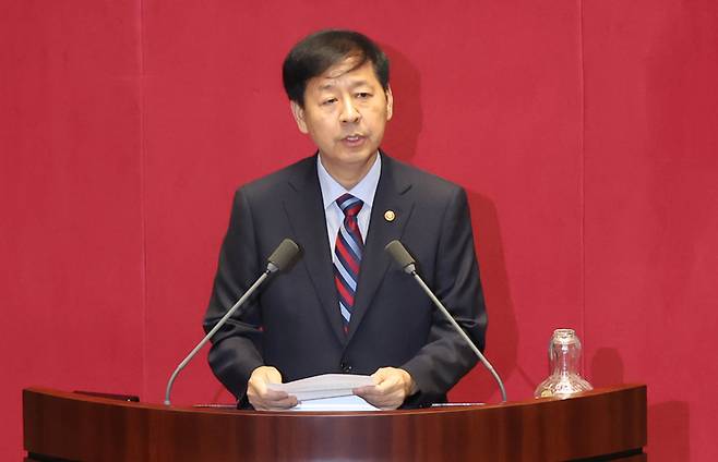 구윤철 부총리 겸 기재부 장관이 국회 본회의에서 인사말을 하고 있다.