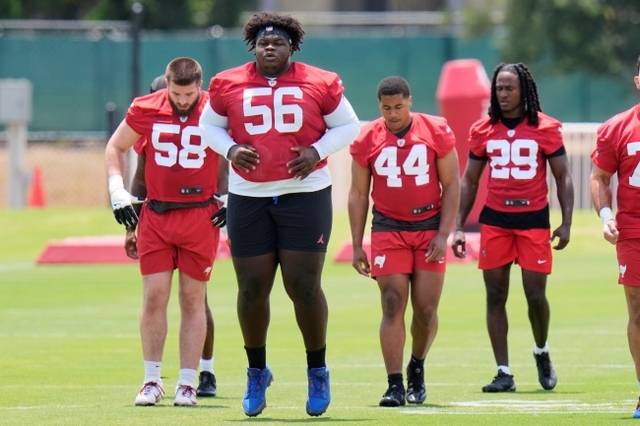 탬파베이 버커니어스의 신인 데스먼드 왓슨(56번)은 몸무게가 210㎏에 달해 NFL 역사상 가장 무거운 신인이다. AP뉴시스