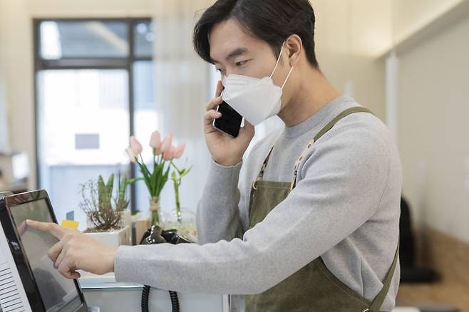 [서울=뉴시스] 한 자영업자가 배달 주문 고객으로부터 컴플레인을 받고 환불을 요구당한 사연을 공개해 공분을 사고 있다. 사진은 본 기사와 관계없음.2025.07.27. *재판매 및 DB금지 *재판매 및 DB 금지