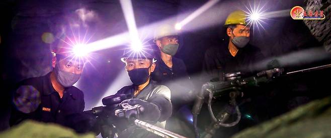 22일 남양탄광을 조명하며 전력공업과 석탄공업을 확고히 앞세워야 한다고 보도했다.&nbsp;