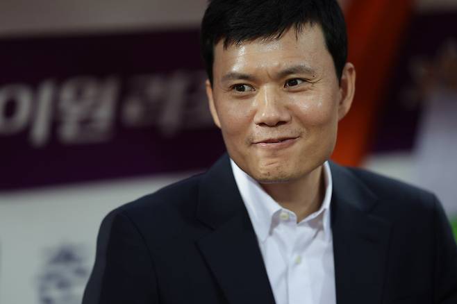 정경호 강원 감독은 사령탑 데뷔 첫 시즌 K리그1 9위로 선전하고 있다. 파이널A 마지노선인 6위 광주와 승점차가 3으로 크지 않아 더욱 높은 곳을 바라보겠다는 의지다. 사진제공│한국프로축구연맹