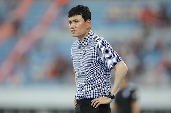 Kang Won-ho, director of Gangwon, couldn't hide his regret after 2-2 in Ulsan and K-League 1 24th round home game at the Gangneung High1 Arena on the 27th. I looked back that I was not satisfied with the fact that I had a better performance than Ulsan. Photo courtesy │ Korea Professional Football Federation