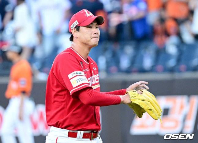 만족스러워하는 김광현.