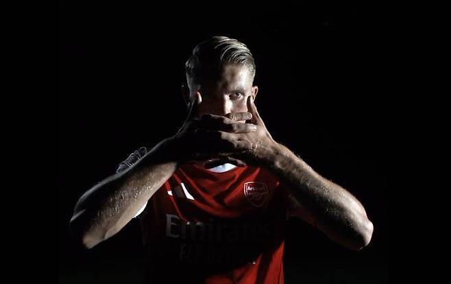 잉글랜드 프리미어리그 아스날과 계약한 빅토르 요케레스. /사진=파브리지오 로마노 SNS 캡처