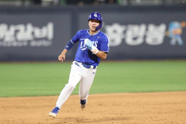 양도근이 2루를 지나 3루로 뛰고 있다. /사진=삼성 라이온즈 제공