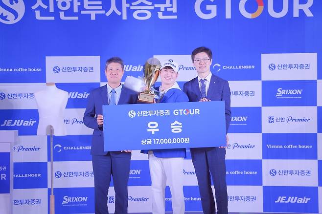 왼쪽부터 골프존 박강수 대표, 최민욱, 박세현 신한투자증권 본부장.  [인터컴 제공. 재판매 및 DB 금지]