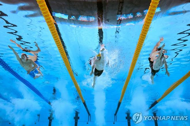 왼쪽부터 김우민, 새뮤얼 쇼트, 루카스 메르텐스. [AFP=연합뉴스]