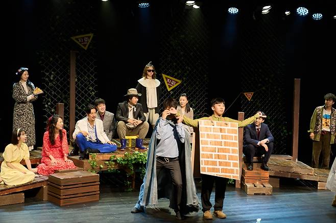 연극 ‘한여름 밤의 꿈’ 공연 장면. /포항문화재단 제공