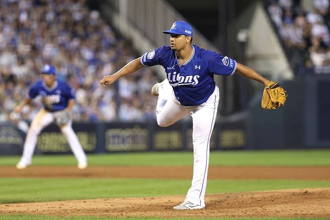 지난 2일 서울 잠실야구장에서 열린 '2025 신한 SOL 뱅크 KBO리그' 삼성 라이온즈와 두산 베어스 경기에서 투구 중인 가라비토. <삼성 라이온즈 제공>