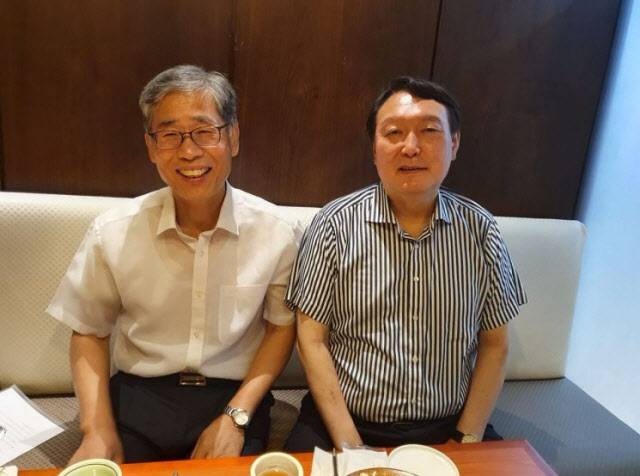 신평 변호사(왼쪽)와 윤석열 전 대통령.(사진=연합뉴스)