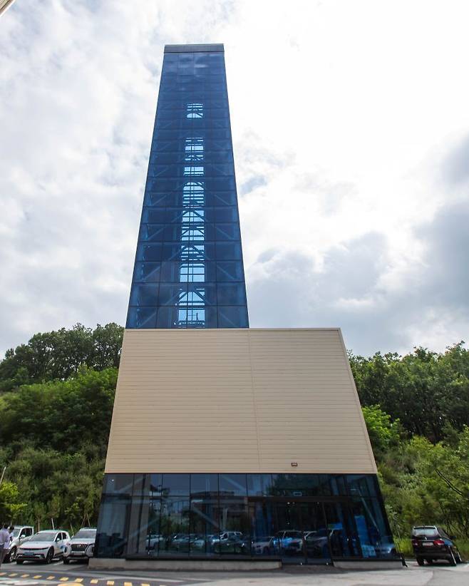 한국교통안전공단 전기차 전용 주차타워 모습.(한국교통안전공단 제공)