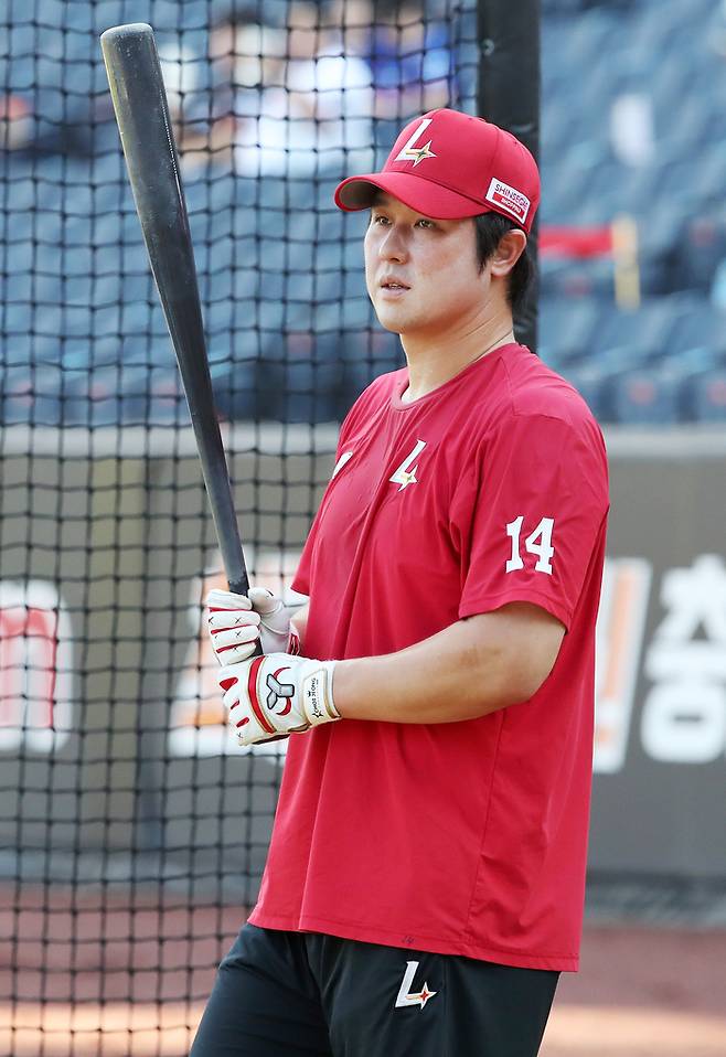 SSG 최정이 26일 대전 한화생명 볼파크에서 열린 2025 KBO리그 정규시즌 한화전에 앞서 타격 훈련을 하고 있다. 사진 | SSG 랜더스