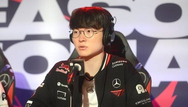 27일 T1이 인천 인스파이어 아레나에서 열린 LCK 'T1 홈그라운드' 농심 레드포스와의 경기를 마친 뒤 팬 미팅 행사에서 '페이커' 이상혁과 4년 재계약을 공식 발표했다. /사진=T1