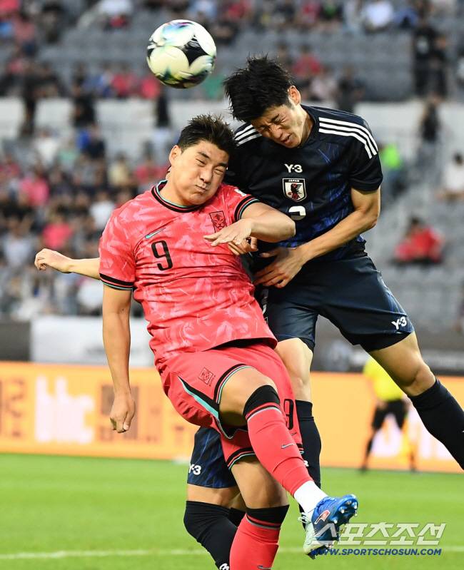 15일 오후 경기도 용인미르스타디움에서 열린 E-1 챔피언십(동아시안컵) 한국과 일본의 경기. 주민규가 헤딩슛을 시도하고 있다. 용인=정재근 기자 cjg@sportschosun.com/2025.7.15/