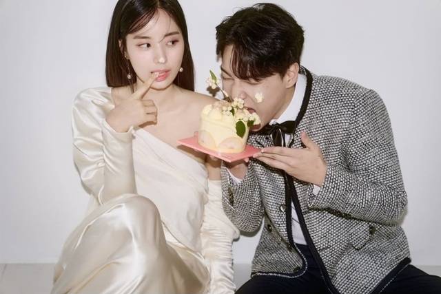 모델 최연수(왼쪽)가 오는 9월말 밴드 딕펑스 김태현과 결혼한다고 알렸다. /최연수 소셜 미디어