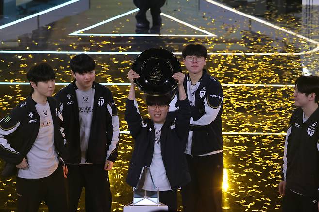 7월 20일 사우디아라비아 리야드에서 열린 2025 e스포츠 월드컵에서 중국 팀 AG.AL과 한국 팀 젠지 e스포츠의 리그 오브 레전드 결승전에서 한국의 젠지 e스포츠가 우승한 뒤 기뻐하고 있다./신화 연합뉴스