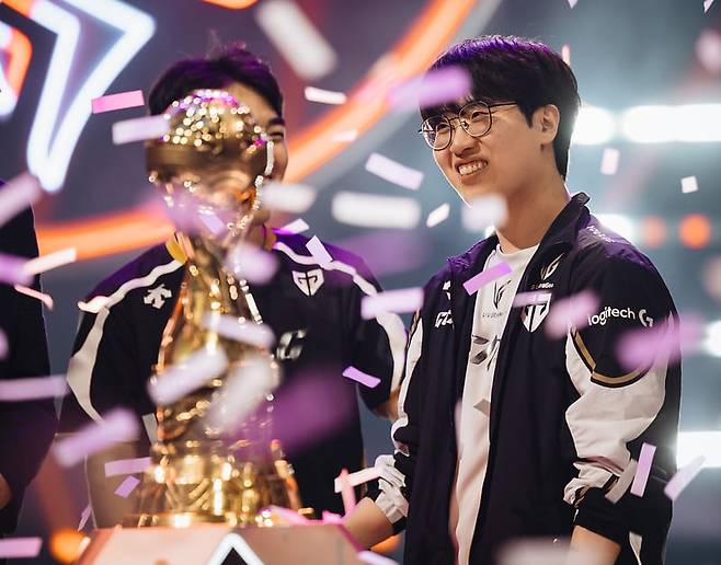 msi와 ewc에서 우승한 젠지의 기인(오른쪽) /lol esports flicker