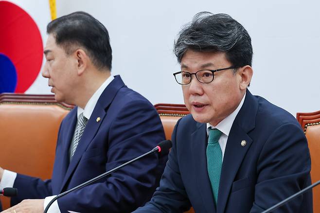 진성준 더불어민주당 정책위의장이 17일 오전 서울 여의도 국회에서 열린 정책조정회의에 참석해 발언하고 있다./ 뉴스1
