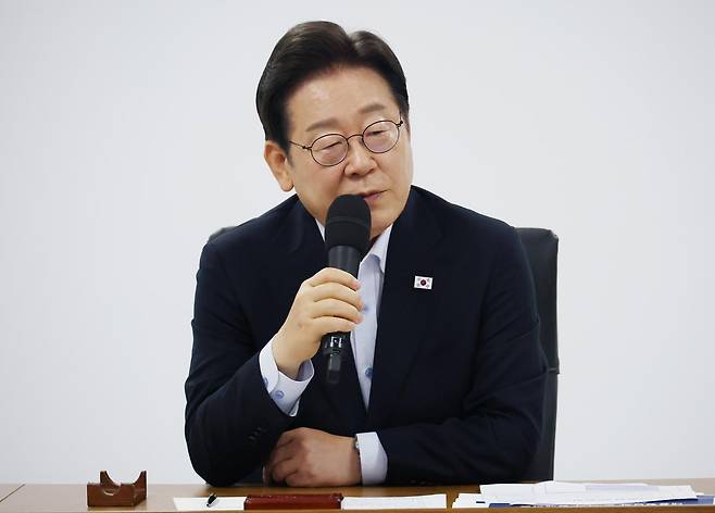 이재명 대통령이 25일 경기도 시흥시 SPC 삼립 시화공장에서 열린 산업재해 근절 현장 노사간담회에서 발언하고 있다./2025.7.25. 대통령실사진기자단
