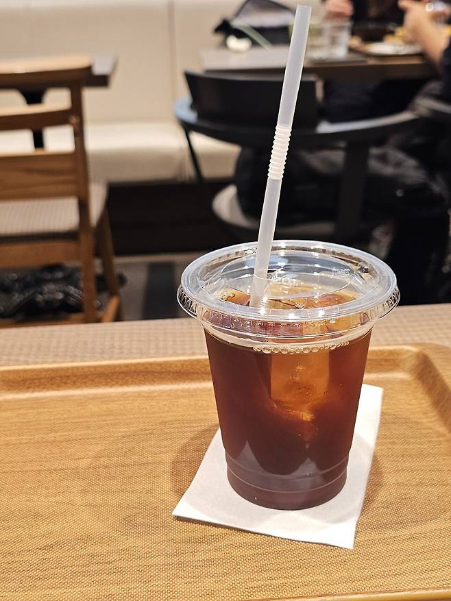 20250728_152825.jpg 도쿄대학 구내 카페에서는 종이빨대를 쓰는지 직접 알아보러 옴.jpg