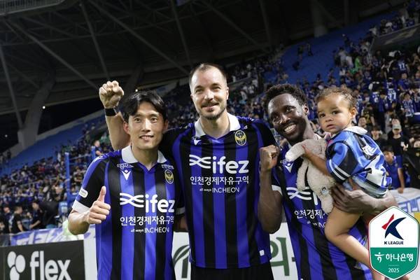 신진호(왼쪽부터), 무고사, 제르소(이상 인천유나이티드). 한국프로축구연맹 제공