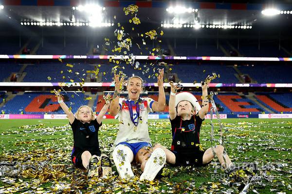 루시 브론즈(잉글랜드 여자 대표팀)와 가족. 게티이미지코리아