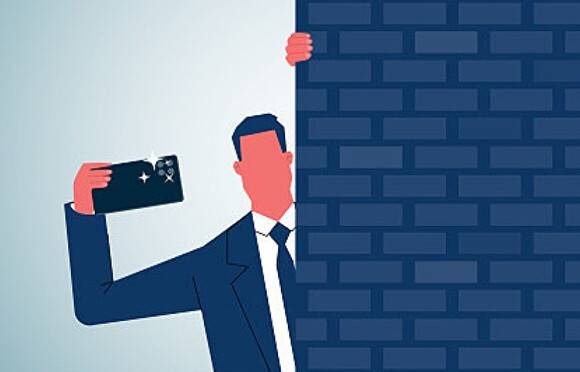 한국공인중개사협회 충북도지부에서 남성 회원 간 스토킹 사건이 뒤늦게 밝혀져 논란이 일고 있다. 사진은 기사와 무관함. [사진=게티이미지뱅크]