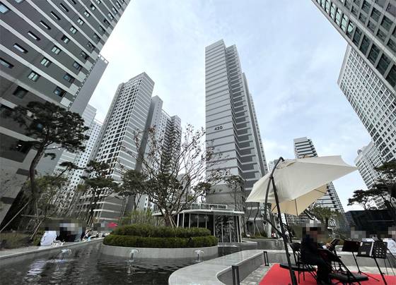 지난해 10월 13일 서울 강동구 올림픽파크포레온 사전점검 현장. 한영혜 기자