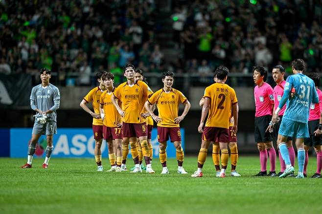 ▲광주FC, 골대 불운에 극장골 허용…전북에 1-2 아쉬운 패배 [광주FC]